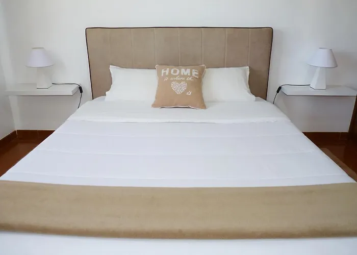 Home For Travellers Ll